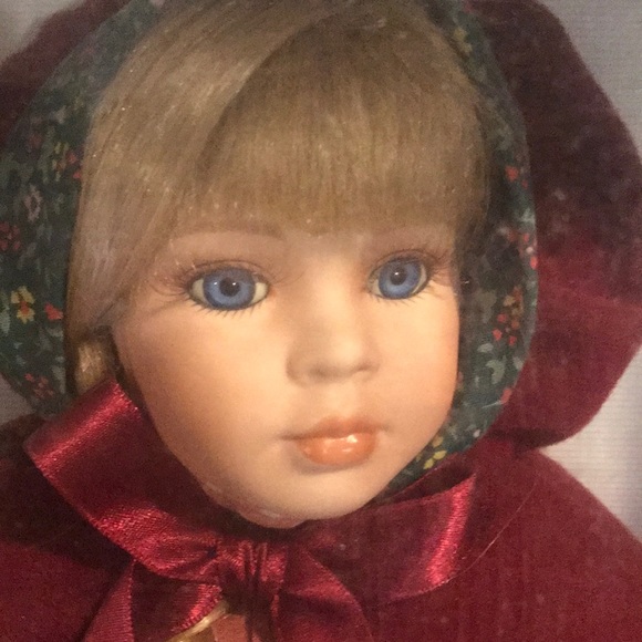 Collectible Memories Porcelain Doll (CLO) - Picture 3 of 8